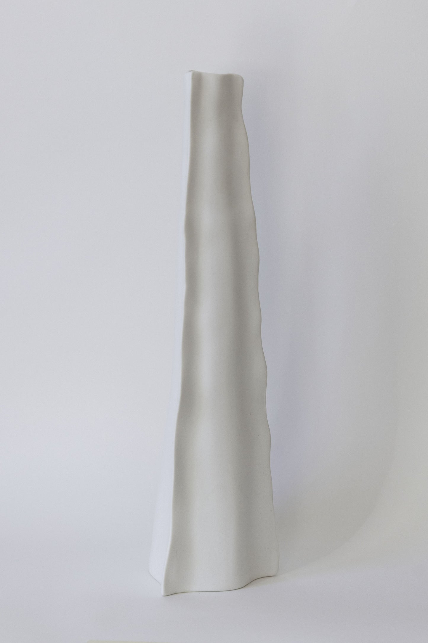 MIRA vase in biscuit porcelain